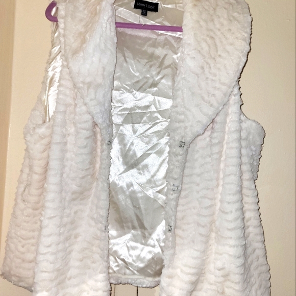 Faux fur vest - Picture 3 of 5